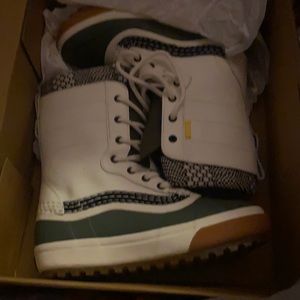 COPY - Vans Mte standard boots